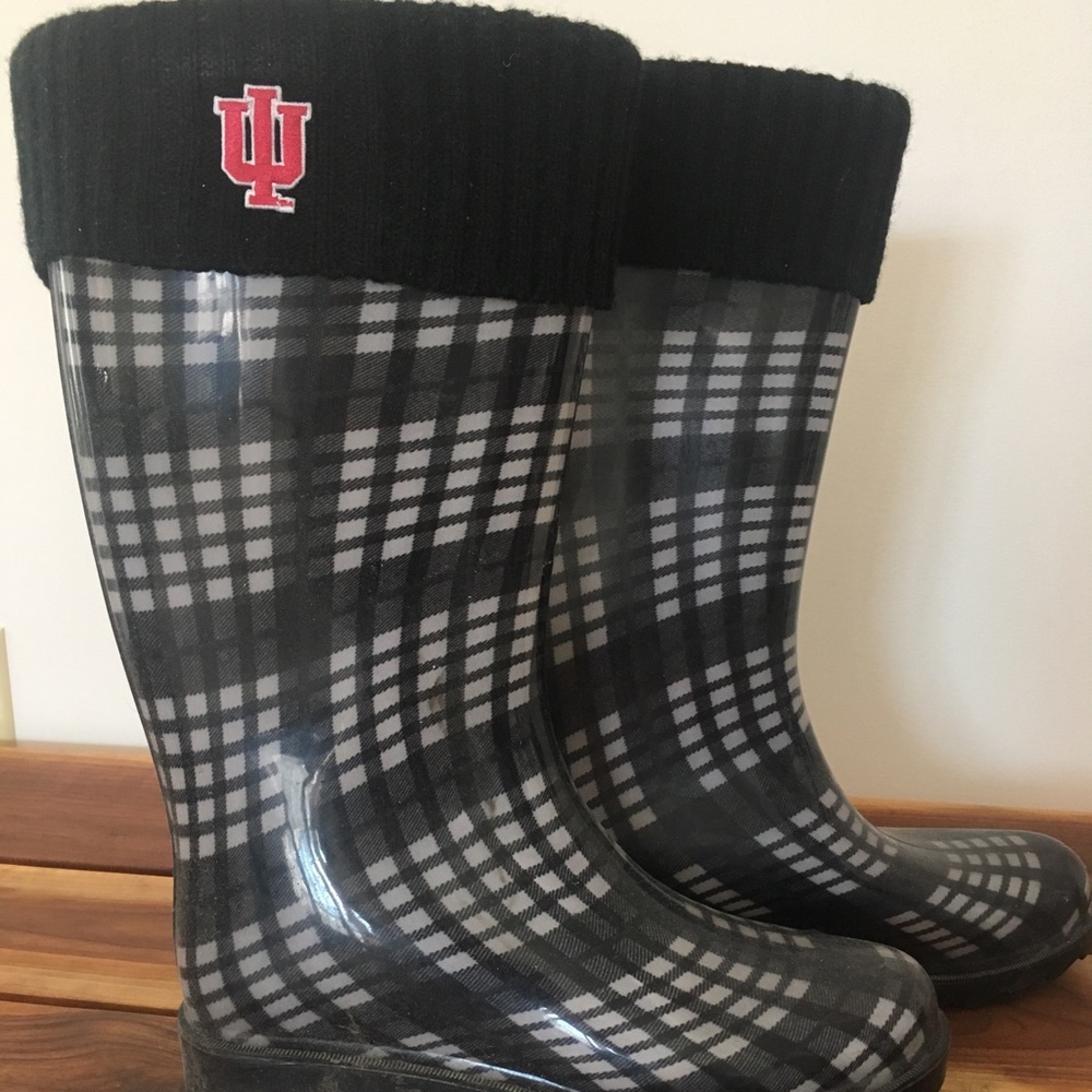 IU rain boots
